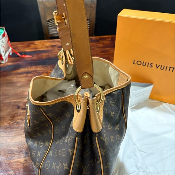 Louis Vuitton Galleria GM - Picture 5 of 11